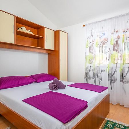 Beautiful Apartment In Krk With Kitchen Крк Екстер'єр фото
