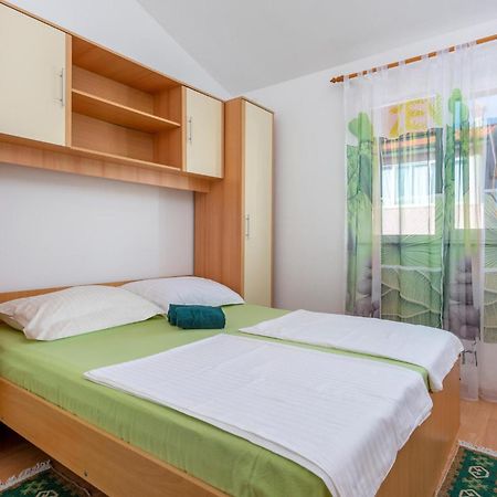 Beautiful Apartment In Krk With Kitchen Крк Екстер'єр фото