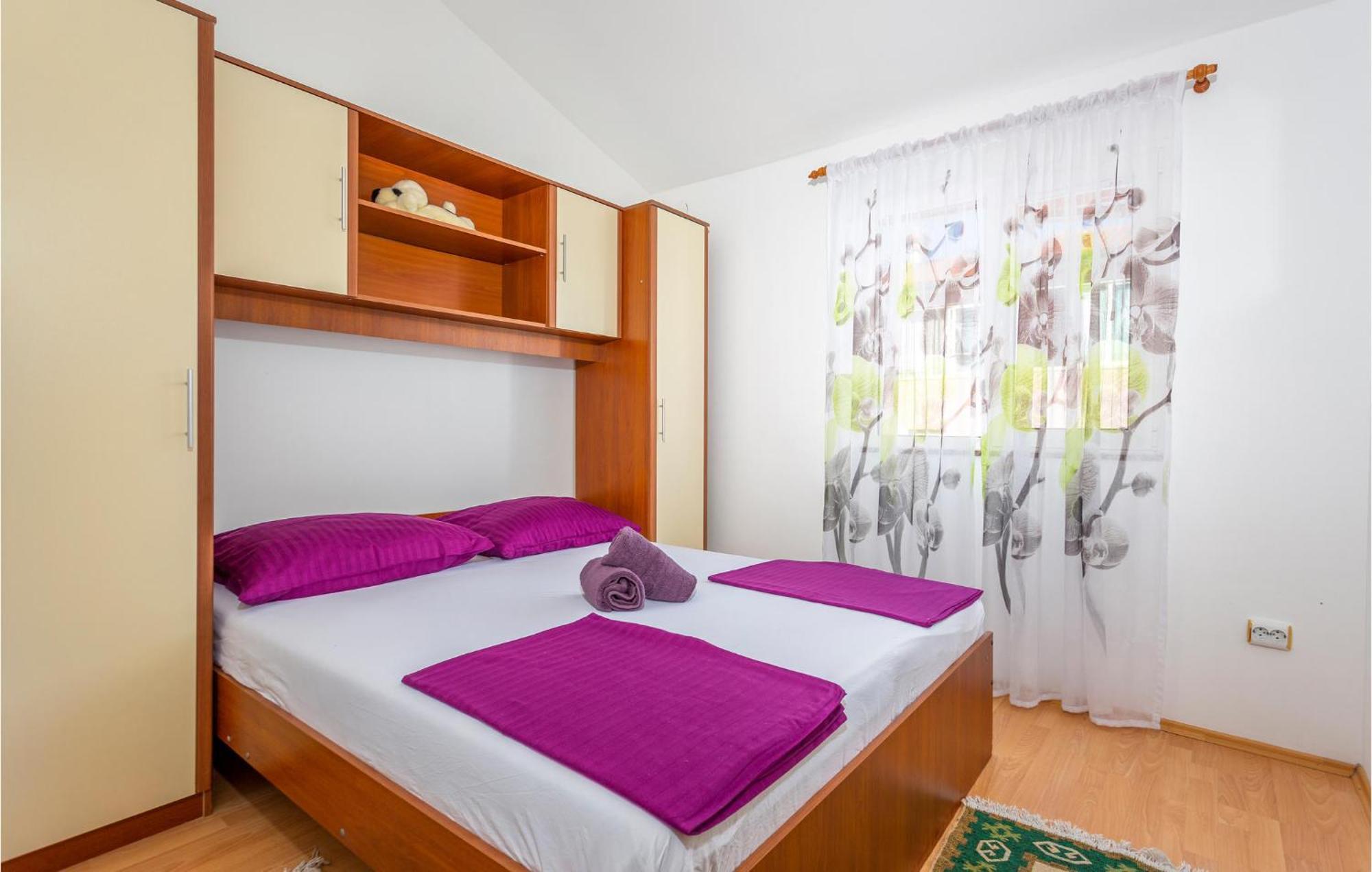 Beautiful Apartment In Krk With Kitchen Крк Екстер'єр фото