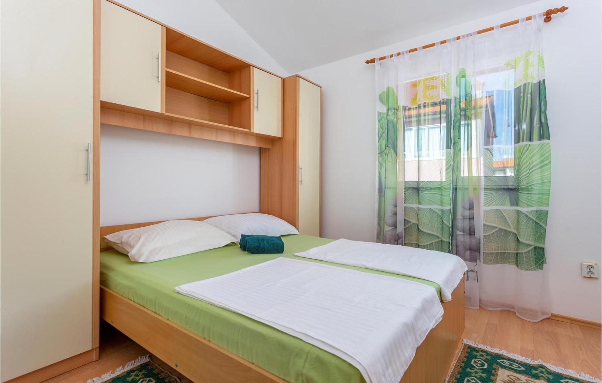 Beautiful Apartment In Krk With Kitchen Крк Екстер'єр фото