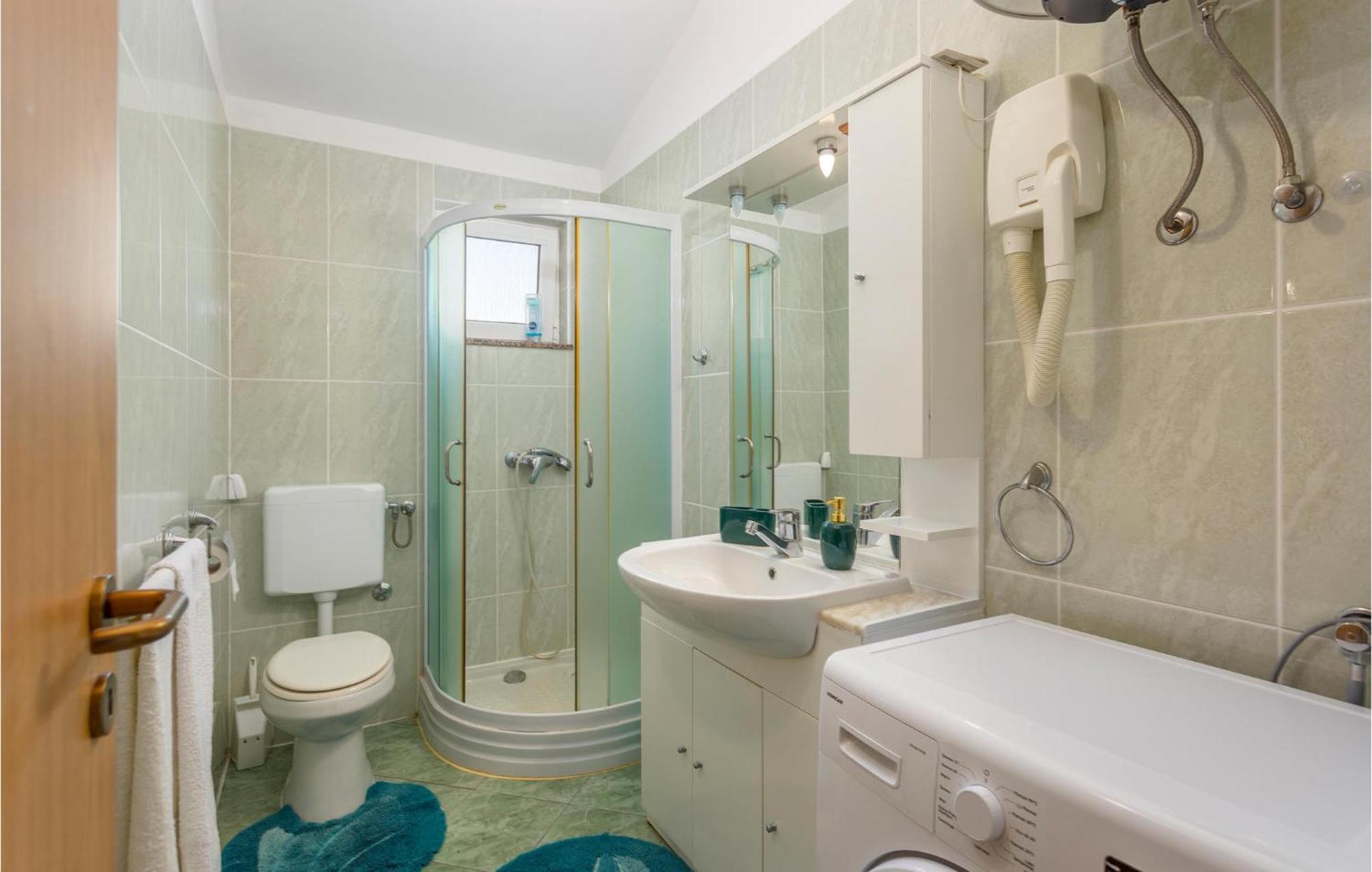 Beautiful Apartment In Krk With Kitchen Крк Екстер'єр фото