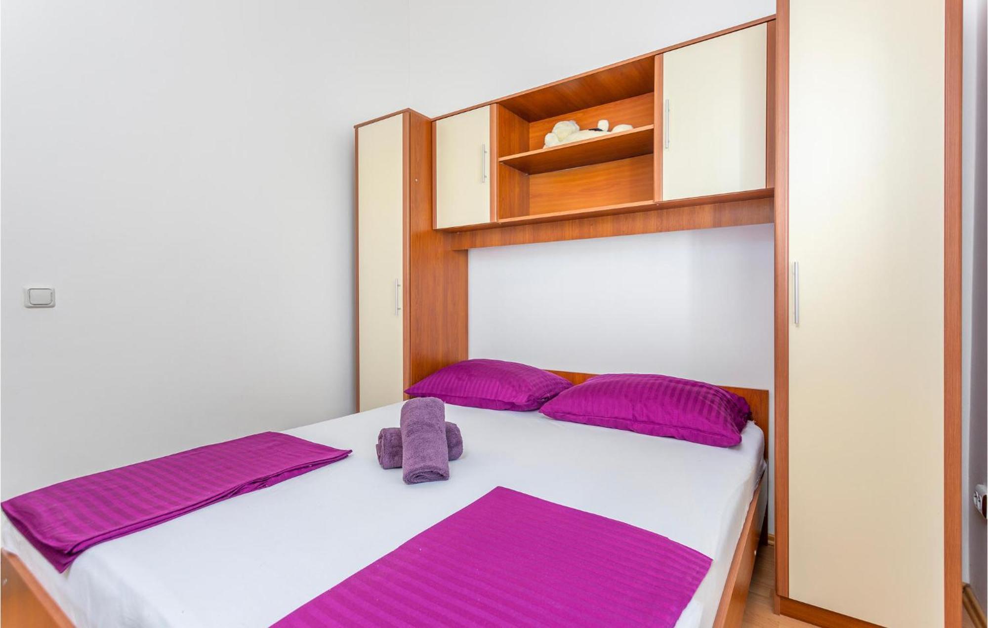 Beautiful Apartment In Krk With Kitchen Крк Екстер'єр фото