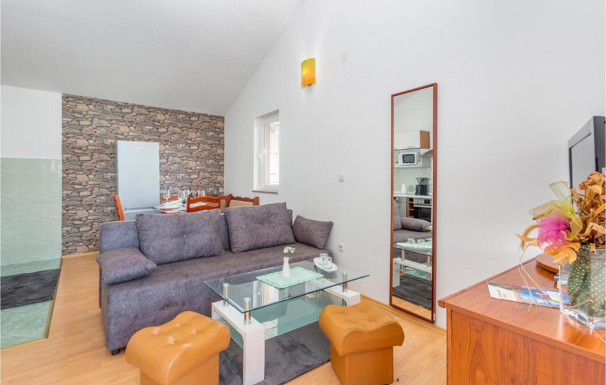 Beautiful Apartment In Krk With Kitchen Крк Екстер'єр фото