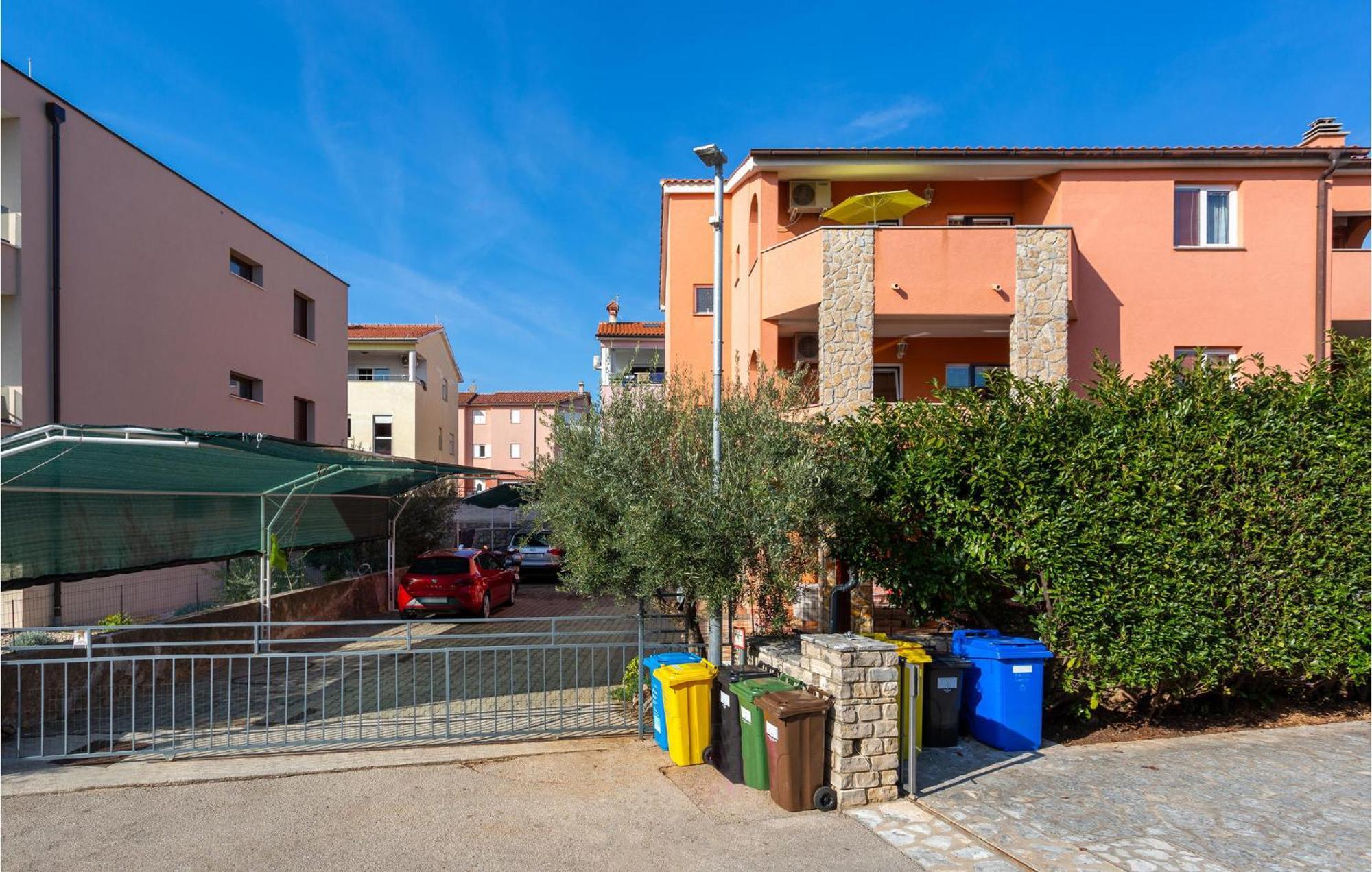 Beautiful Apartment In Krk With Kitchen Крк Екстер'єр фото