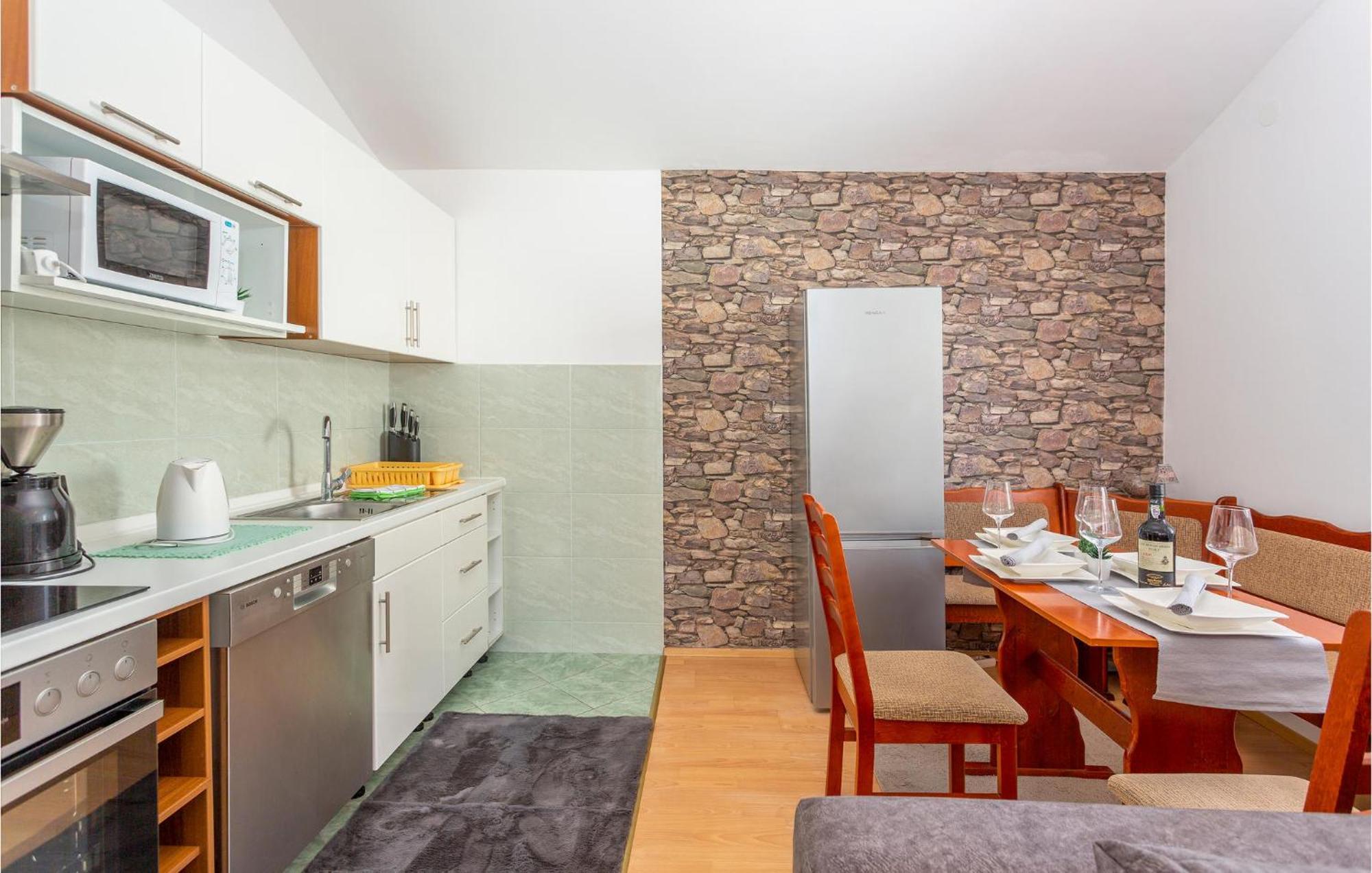Beautiful Apartment In Krk With Kitchen Крк Екстер'єр фото